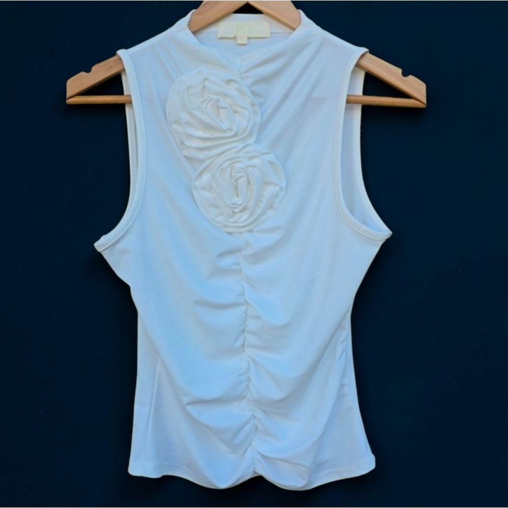 Lizette Collection. Elegant White Sleeveless Top